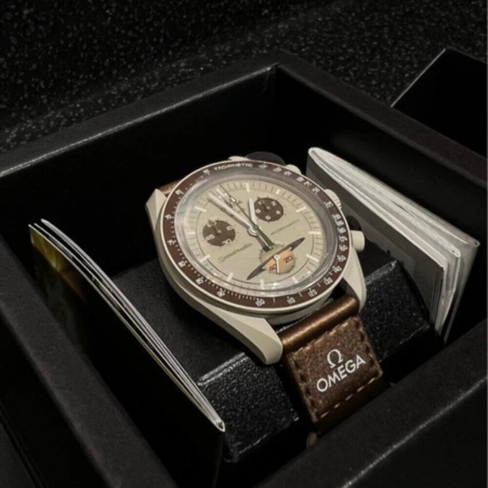 NEW IN BOX Omega x Swatch Bioceramic Moonswatch - Mission to Saturn Wristwatch - Picture 4 of 7
